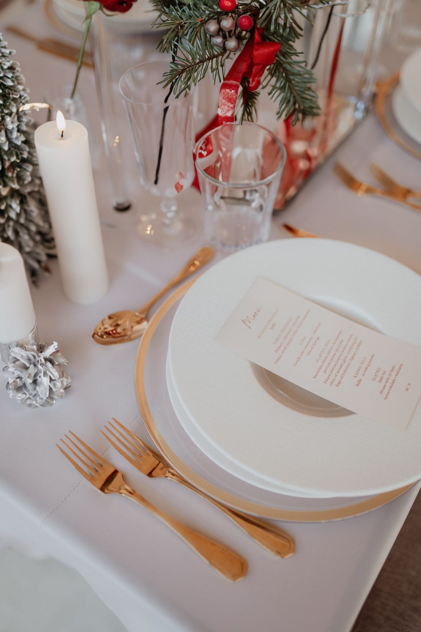 Uređenje stola za božićni domjenak na majestic parku