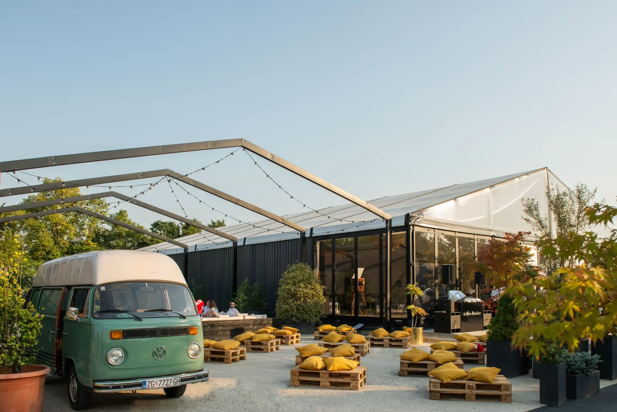 Dekoracije na terasi za event u Majestic Parku