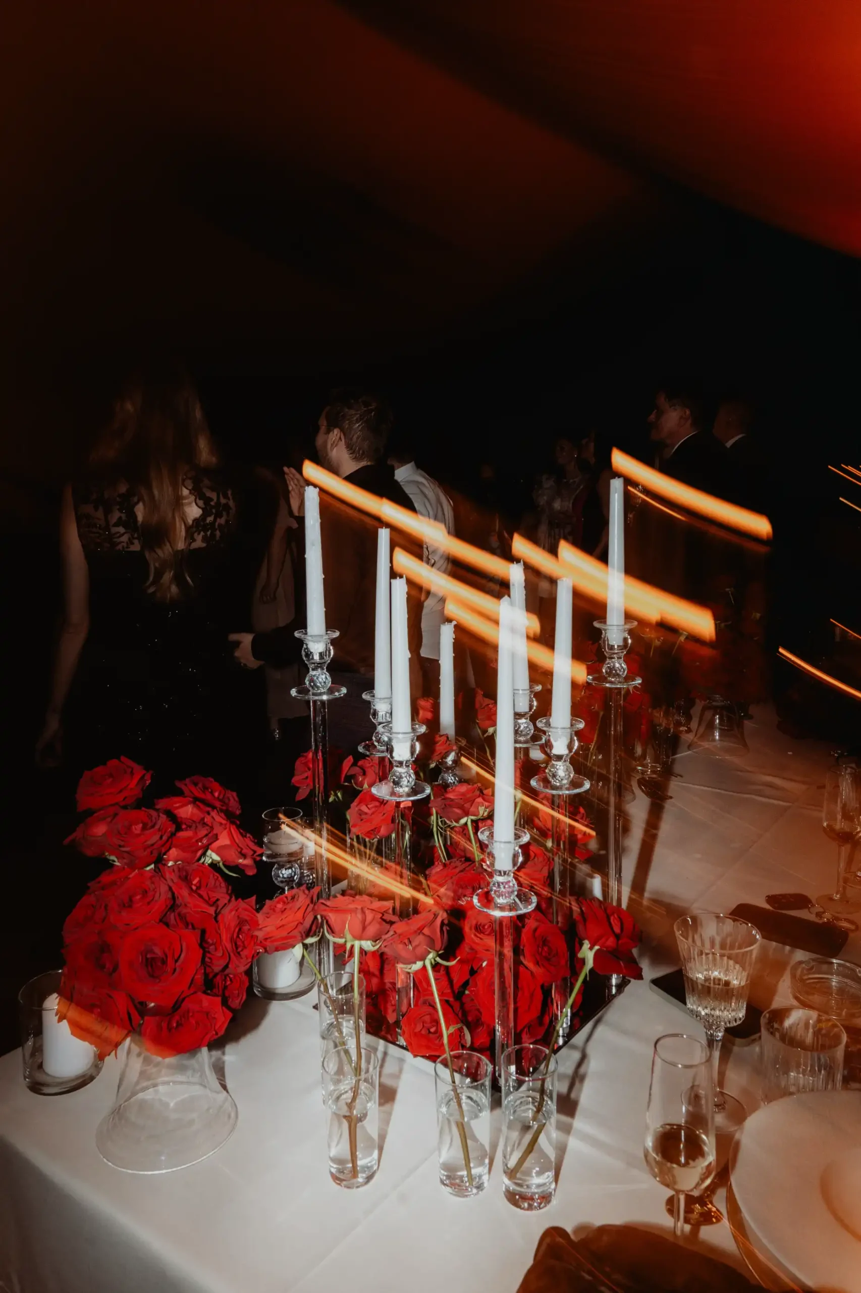 Dekoracije stola za zimsko vjenčanje u Majestic Parku