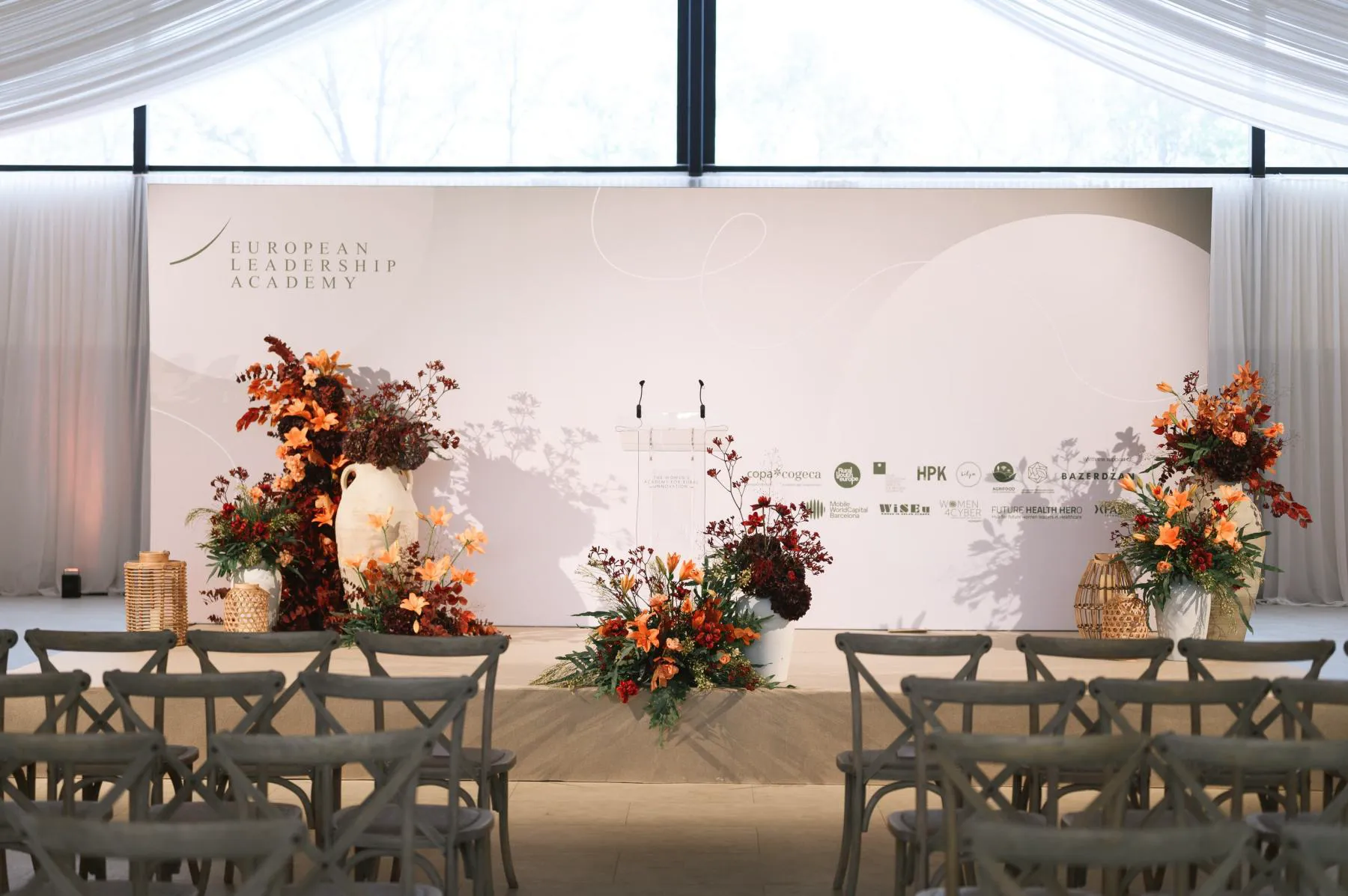 Postavljena dvorana za konferenciju na Majestic parku