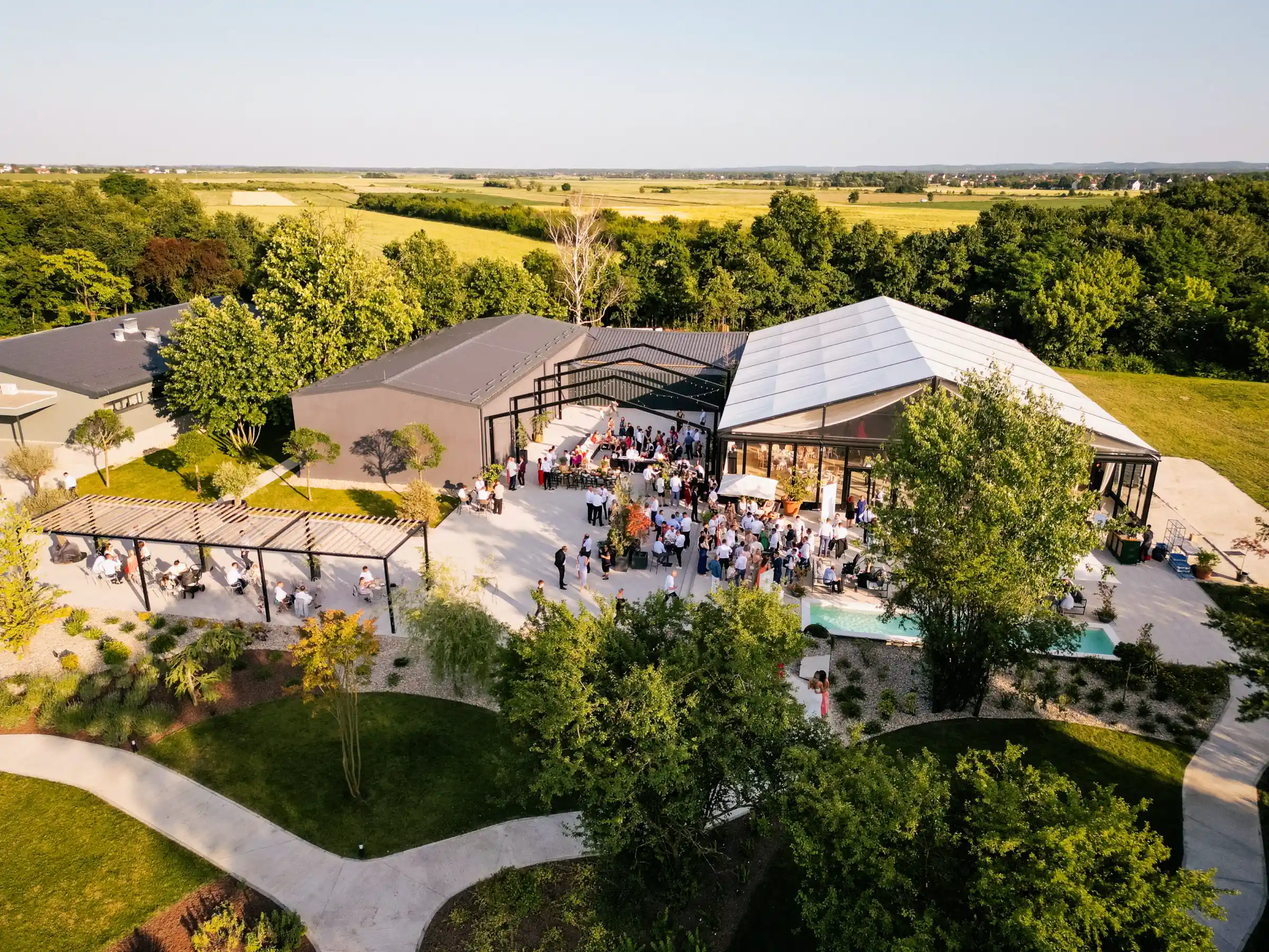 pogled iz zraka na imanje majestic park za najam