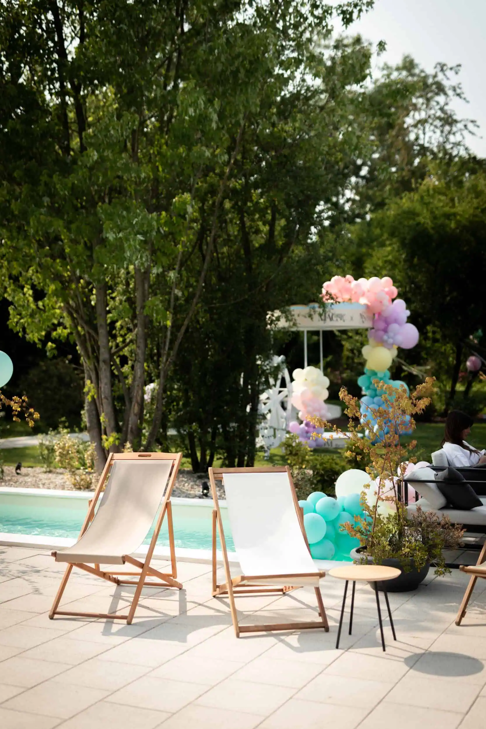 prikaz dekorirane terase za privatne proslave na majestic parku